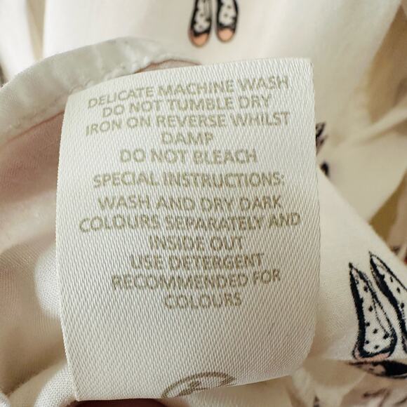 Boden Ballet Flat Novelty Print Lightweight Hidden Buttons Blouse Sz 10 - Picture 7 of 8